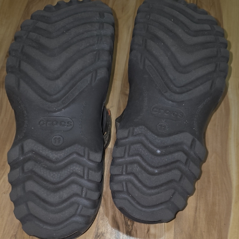 CROCS Men's Realtree Camouflage Clogs - Picture 6 of 6